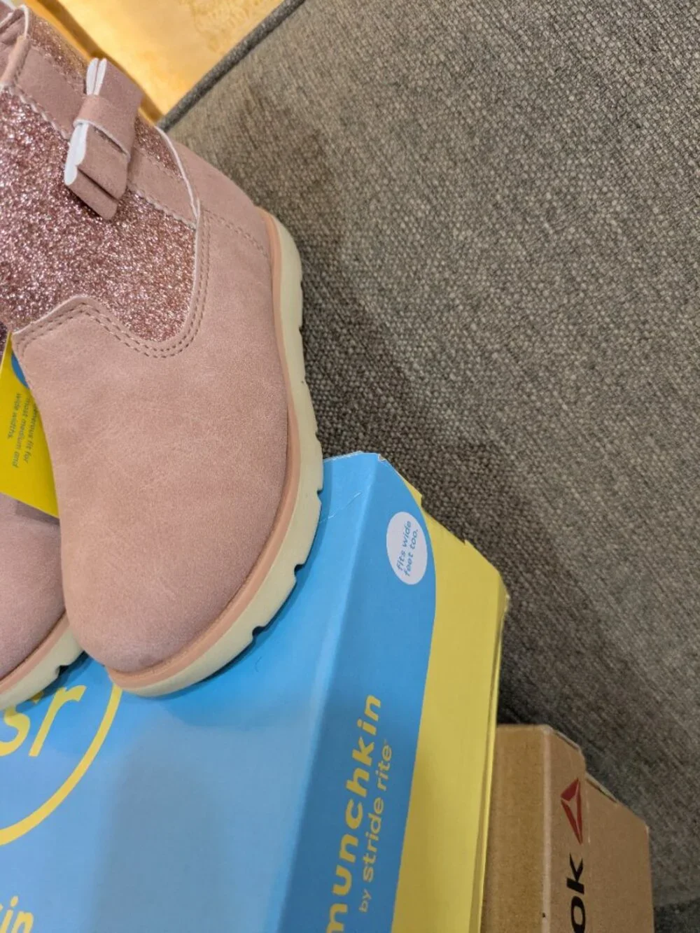 Munchkin by Stride Rite Little Girl avalon blush Sneakers Size 9M New in Box